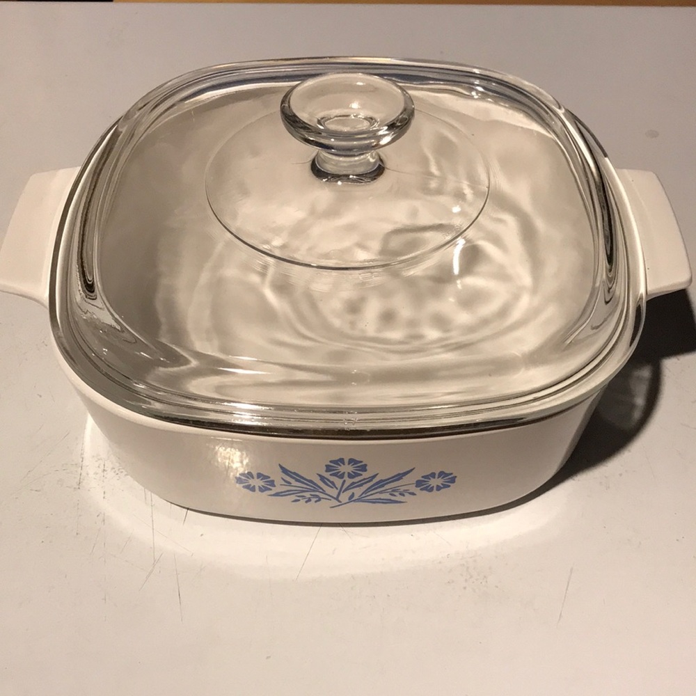 Vintage Pyrex fish with lid. Blue cornflower.